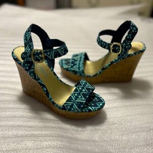 Women’s Christian Siriano Turquoise Aztec Size 6 1/2